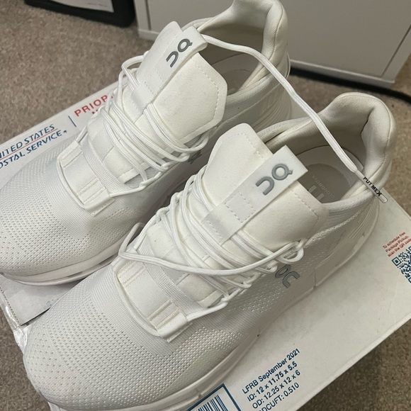 On Cloud Running Sneaker - Picture 5 of 5